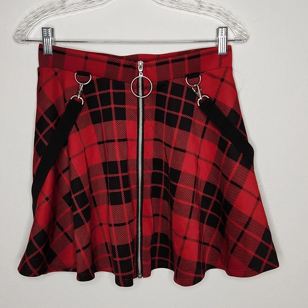 Black & Red Plaid O-Ring Gothcore Skater Skirt - Picture 3 of 7